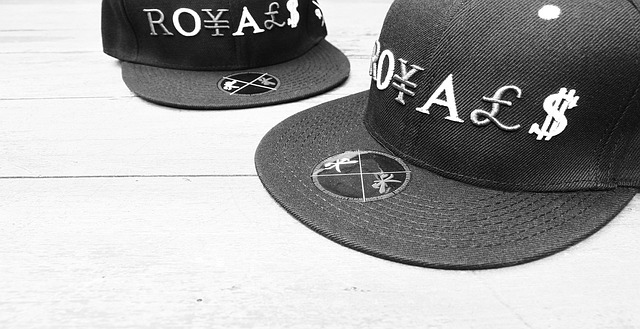 black_snapback_cap.jpg