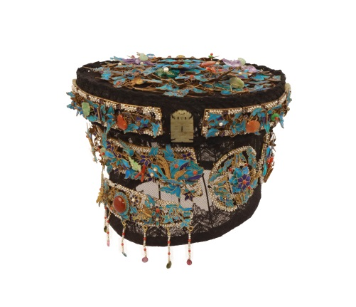 Dianzi_–_Manchu_Women’s_Formal_Headdress.png